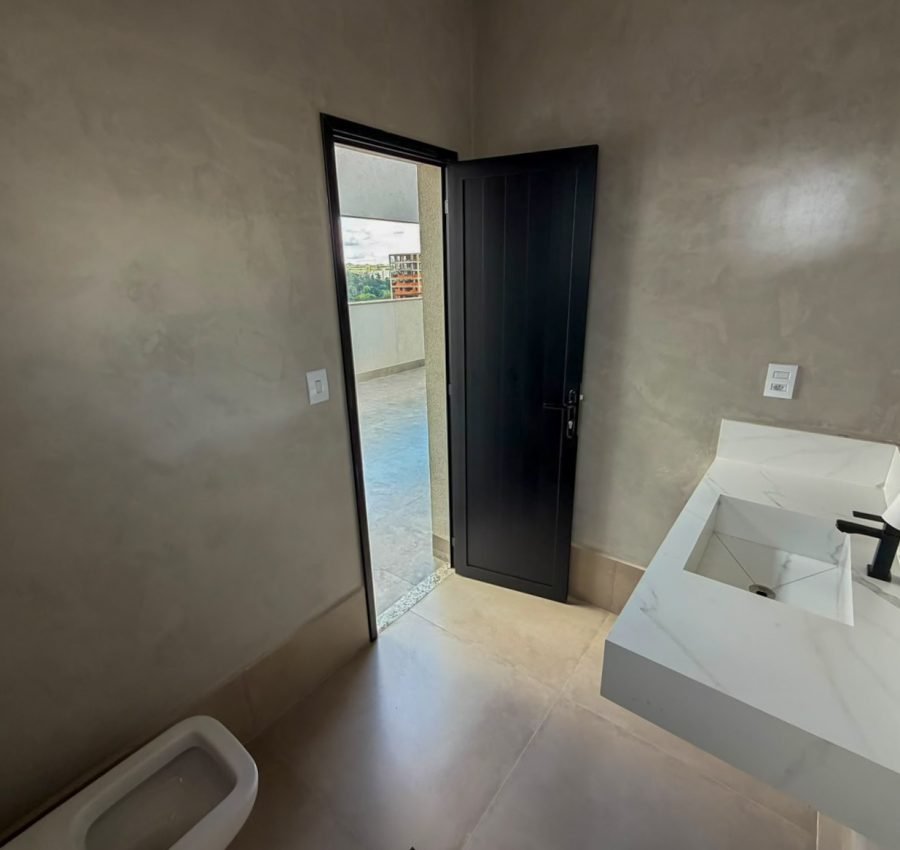 Residencial Sunrise: Cobertura com 161 m², a unidade conta com 3 quartos, sendo 1 suíte, banheiro social, lavabo e uma varanda gourmet ampla, com vista privilegiada, um dos grandes diferenciais dessa cobertura em relação às demais unidades do empreendimento.