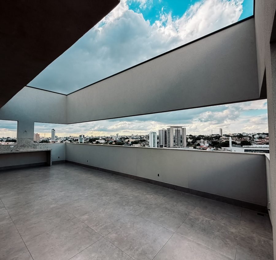 Residencial Sunrise: Cobertura com 161 m², a unidade conta com 3 quartos, sendo 1 suíte, banheiro social, lavabo e uma varanda gourmet ampla, com vista privilegiada, um dos grandes diferenciais dessa cobertura em relação às demais unidades do empreendimento.