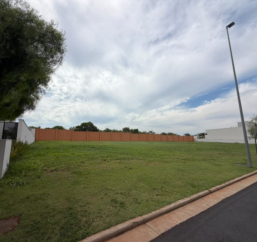 Lote residencial no condomínio Alphaville Uberlândia 2