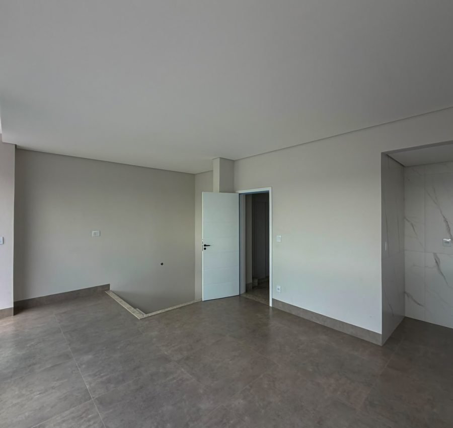 Residencial Sunrise: Cobertura com 161 m², a unidade conta com 3 quartos, sendo 1 suíte, banheiro social, lavabo e uma varanda gourmet ampla, com vista privilegiada, um dos grandes diferenciais dessa cobertura em relação às demais unidades do empreendimento.